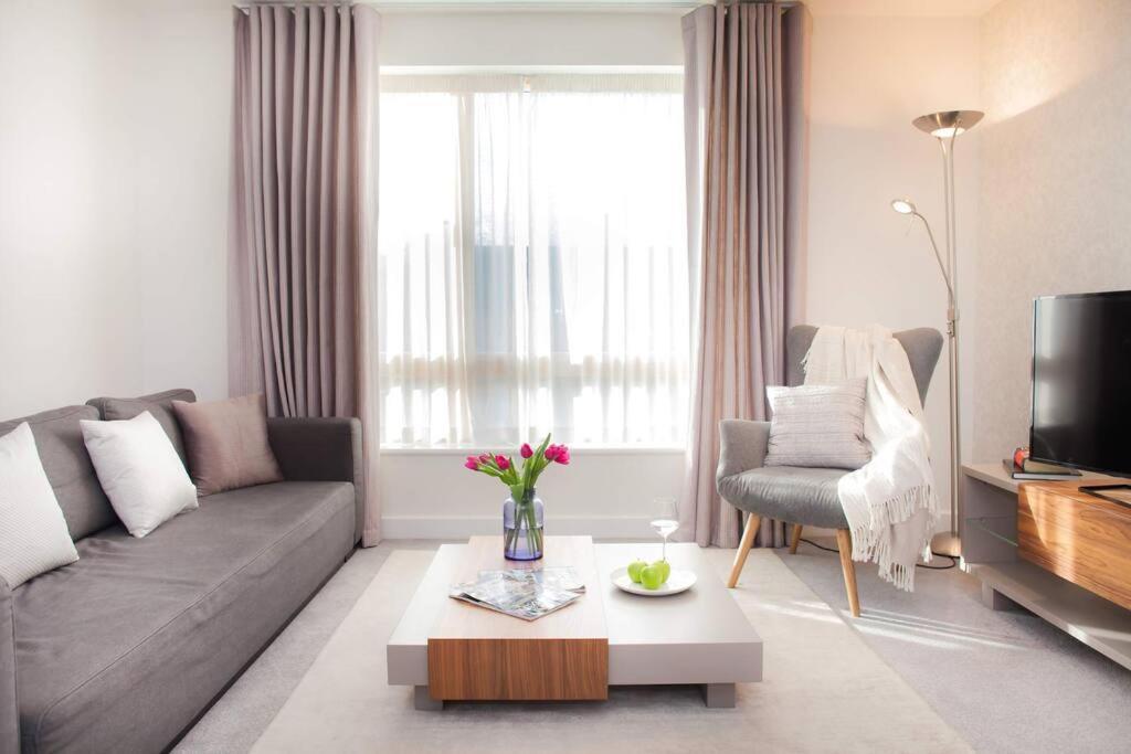 Stylish And Central Two Bedroom & Two Bathroom Apartment With Free Parking المظهر الخارجي الصورة